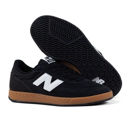 Numeric 440 V2 (Black/White)